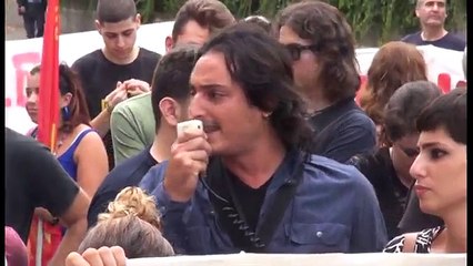 Napoli - Il ministro Orlando a Bagnoli, protesta contro inceneritore -2- (10.09.13)