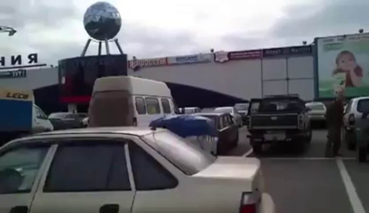 Parking en Russie... Un autre monde... presque le moyen age!