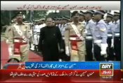 Mamnoon Hussain inspects guard of honour