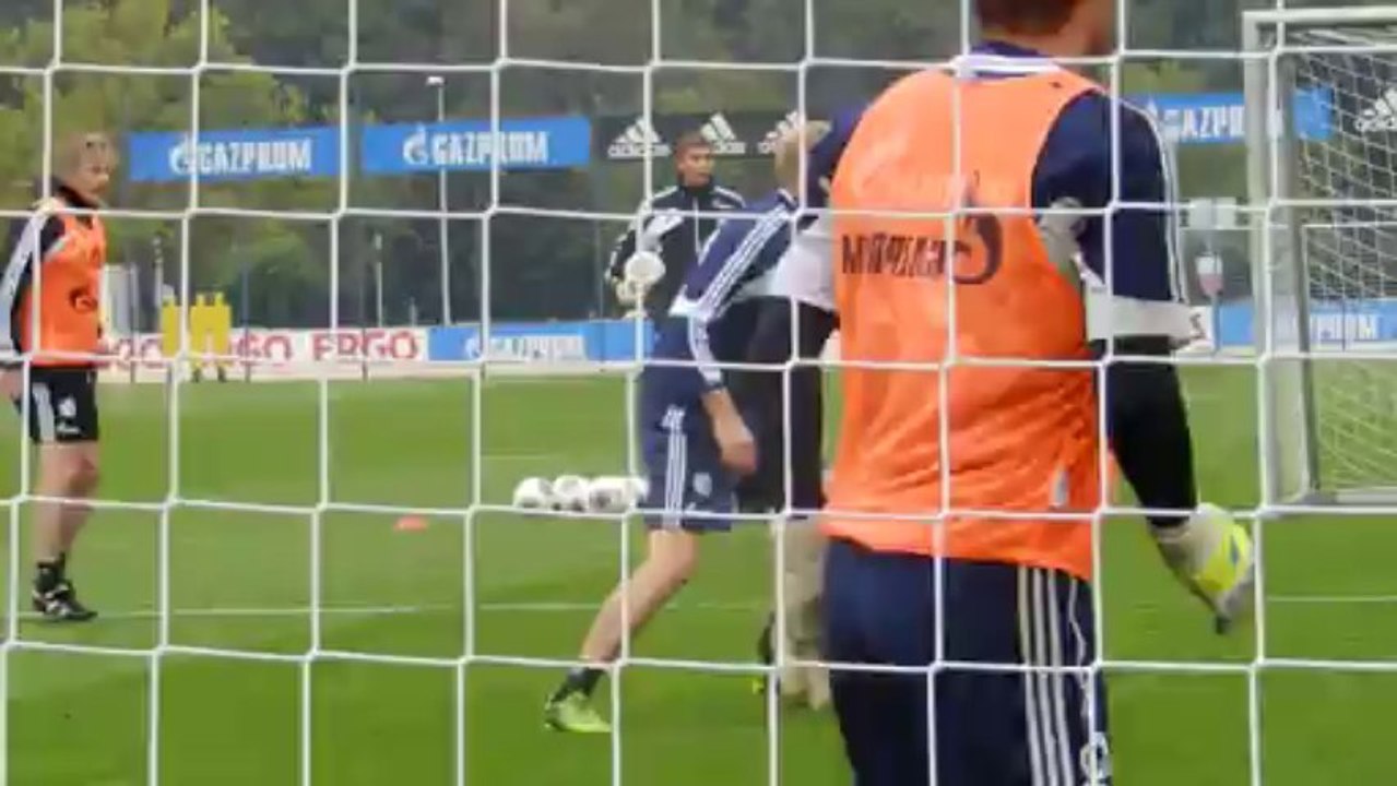 Schalke 04 Training 10/09/13 (P9101325)