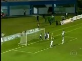 لقطة الموسم مسعف برازيلي يمنع مرمى فريقه من استقبال هدف بشكل جنوني http://www.frforat.com كره البرازيل Brazil كوره http://www.xn--mgbgta2fb3c.com