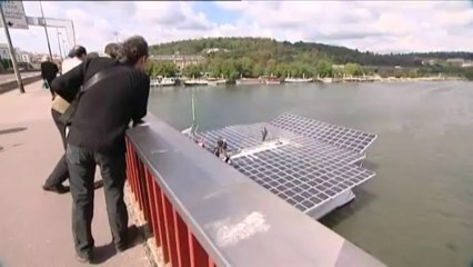 "Planetsolar", le plus grand vaisseau solaire au monde en escale à Paris