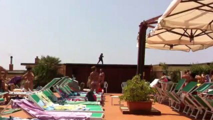 Dilettante che si diverte sotto il sole di agosto con 42 gradi...Contento lui...