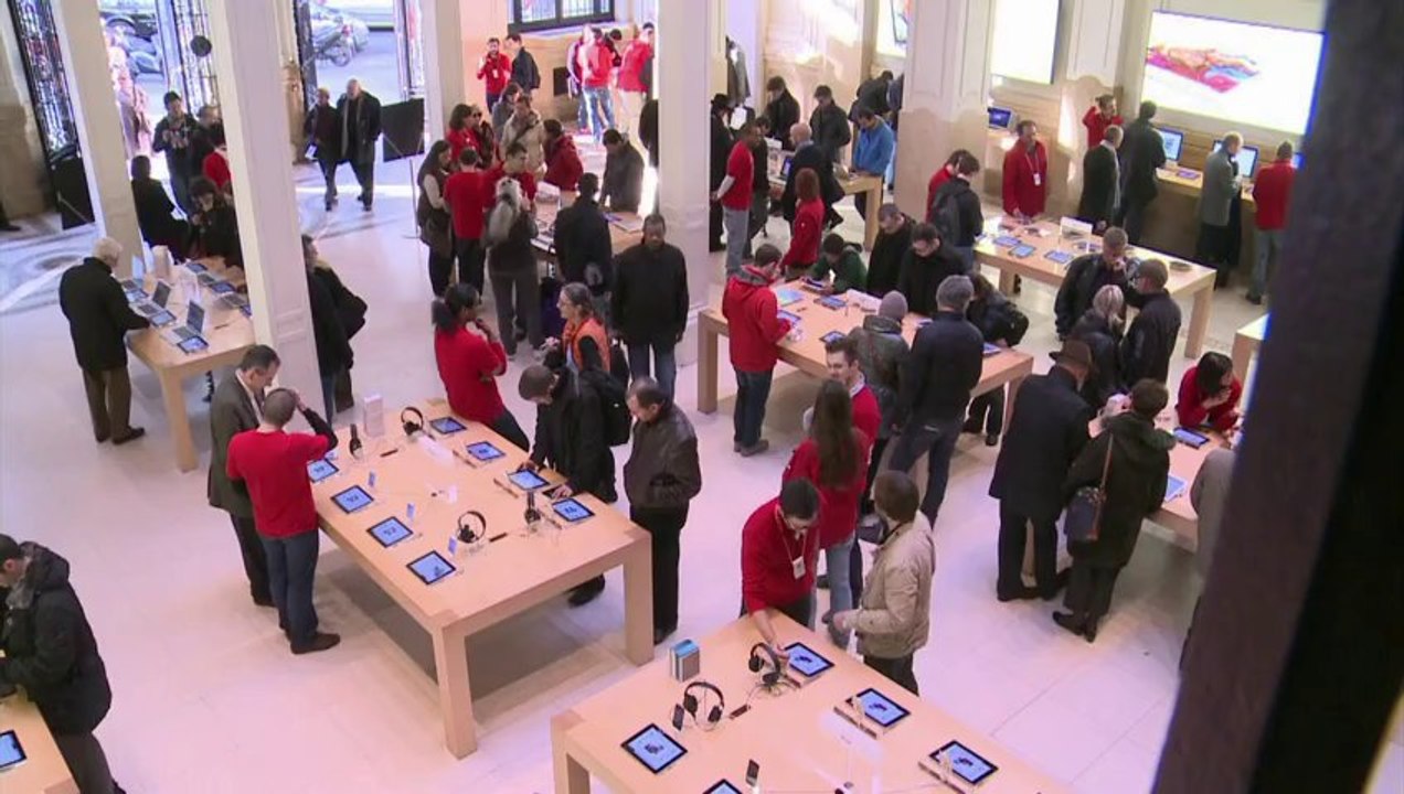 "آبل" تستعد لإطلاق نسختين جديدتين من هاتف "آي فون"