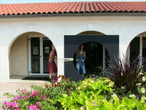 L'installation des expositions pour le festival d'art contemporain de Saint-Florent-sur-Auzonnet, Juillet 2013