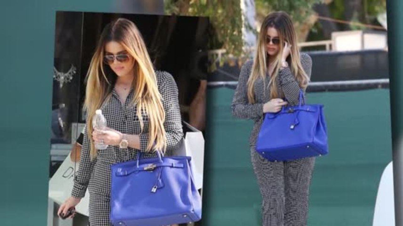 Khloe Kardashian retourne travailler et partage un autoportrait énigmatique