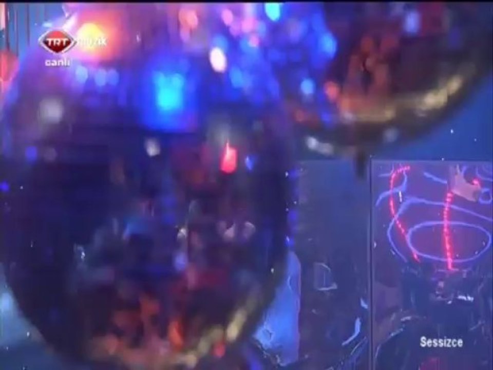 Cengiz Kurtoğlu ( Sessizce TRT 10 Eylül 3/5 )