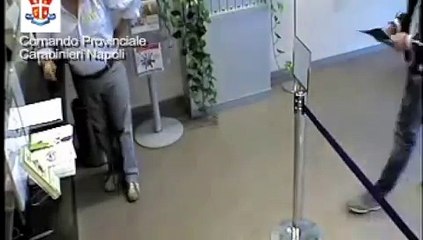 Napoli - Minorenni evadono da comunità e rapinano banche (10.09.13)