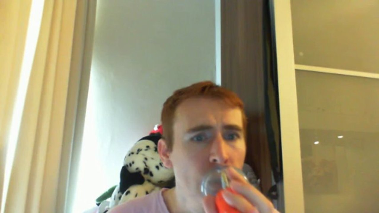 Wiwi égratigne "je suis une feuille" de Renan Luce