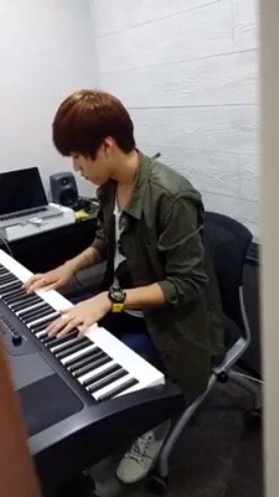 hyunseong playing piano
