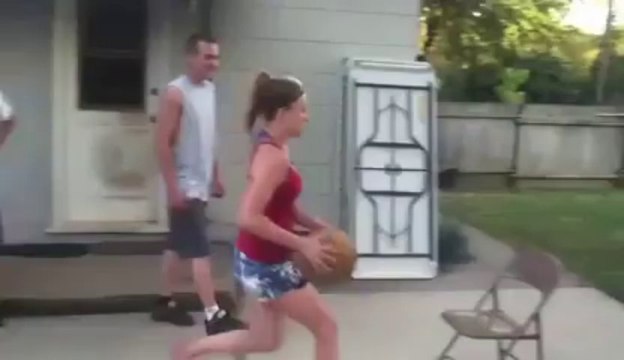 Big FAIL in Basket-ball : worst Dunk ever!