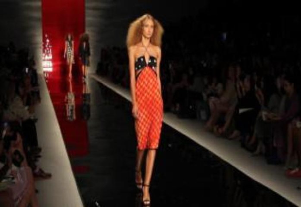 WATCH: Reem Acra Runway Show New York Fashion Week Spring 2014