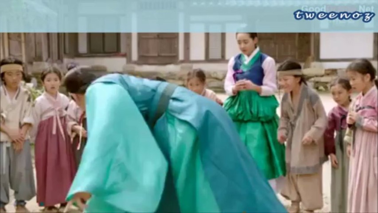 Goddess of Fire - Lee Sang Yoon and Moon Geun Young playing with village kids