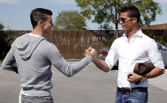 Real Madrid : les coulisses du premier entraînement de Gareth Bale