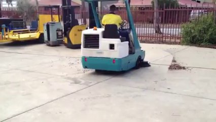 ALLTECH SWEEPERS TENNANT 6400 MEDIUM RIDE ON SWEEPER - YouTube