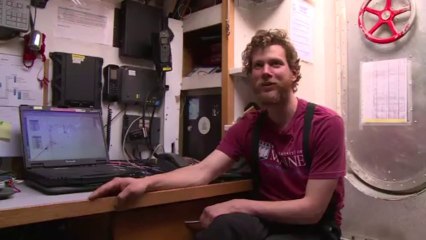 Rencontre avec Sébastien Roubinet et Vincent Berthet, les deux équipiers de Babouchka embarqués à bord de Tara après leur tentative de traversée de l'Océan Glacial Arctique en catamaran © V.Hilaire/francetv nouvelles écritures/Thalassa/Tara Expéditions