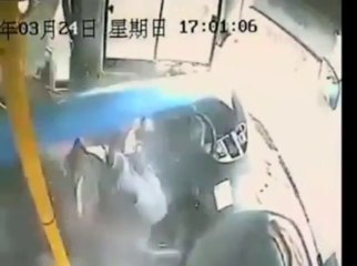 Le chauffeur de bus le plus chanceux du monde... En mode Destination Finale.