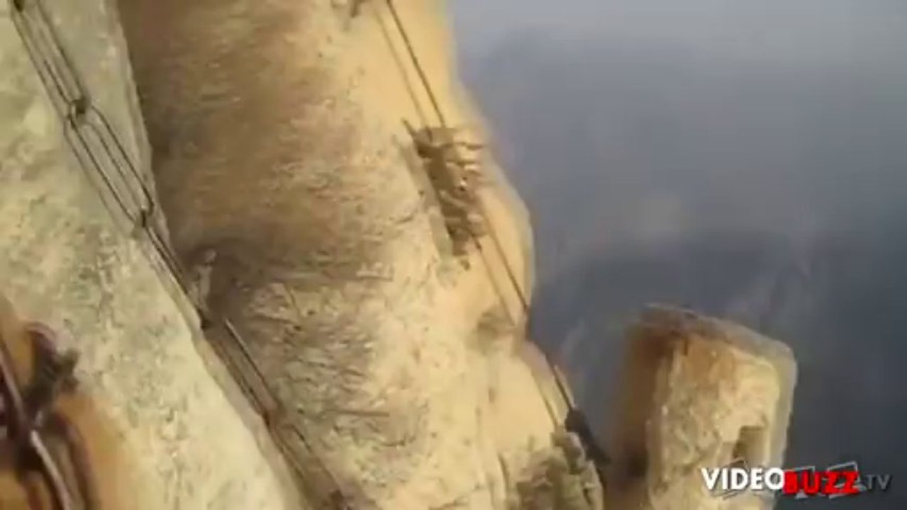 un chemin pour s’amuser à jouer avec la mort