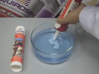 Pega y sella en las zonas más humedas.