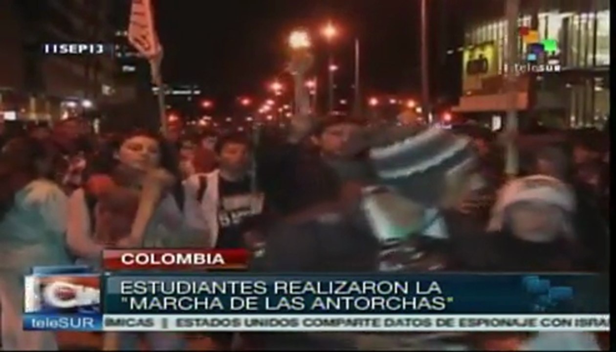 Universitarios colombianos marchan en apoyo a los maestros en paro