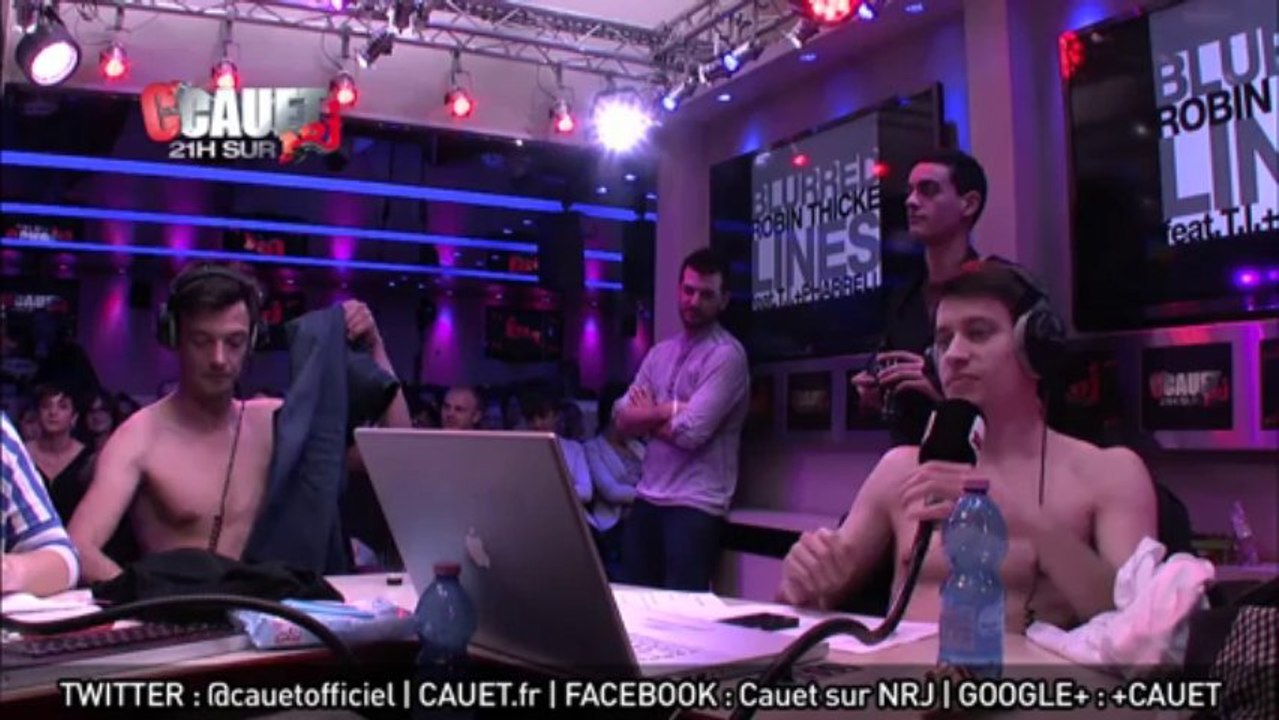 Les mecs de l'équipe se mettent à poil pour Robin Thicke - C'Cauet sur NRJ
