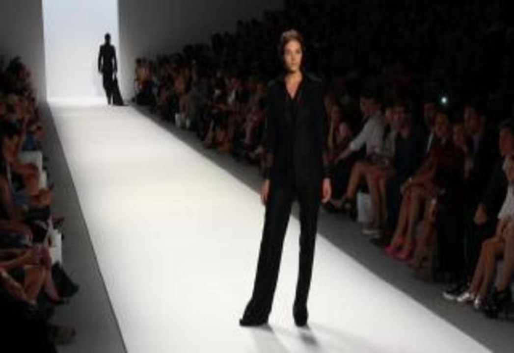 Zang Toi Breathes Modern Life Into Classical Ballet Inspired Collection For Spring 2014