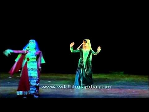 Beautiful Armenian girls performing on Armenian tunes