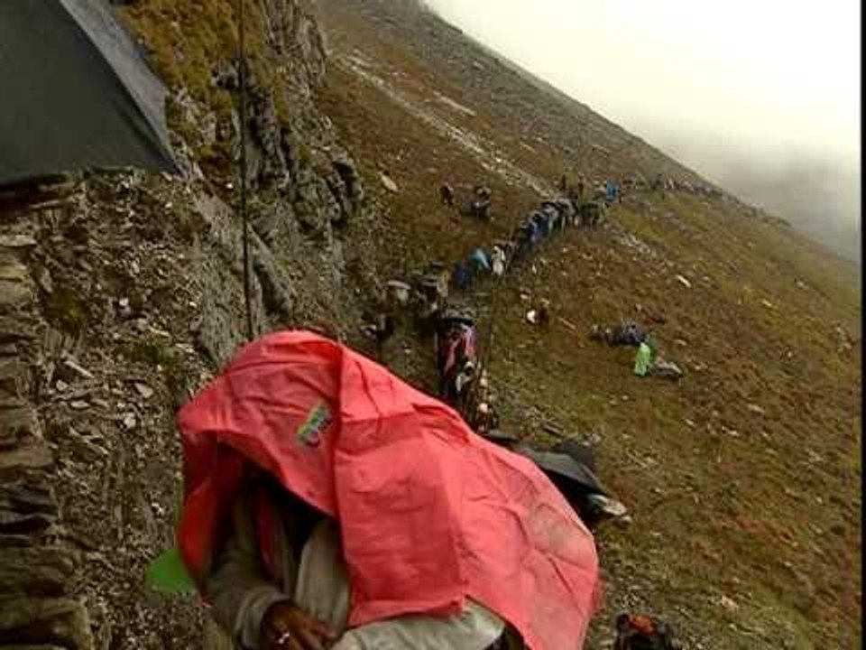 Devotees on que during the Nanda Devi Yatra