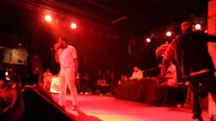 Caleb Aero painting live with Yasiin Bey