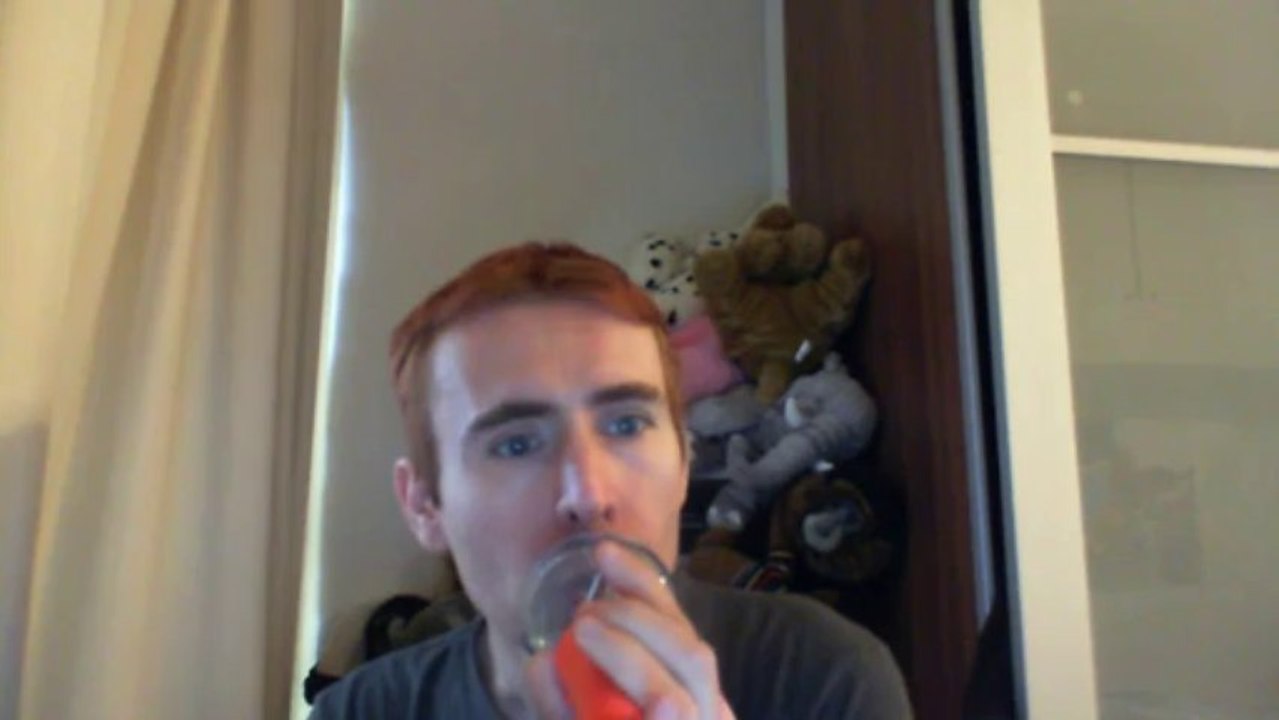 Wiwi égratigne "les patineurs" de Clarika