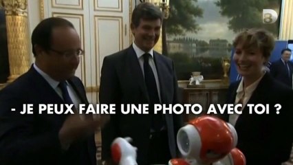 Hollande piégé par un robot, le malaise qui fait rire la France