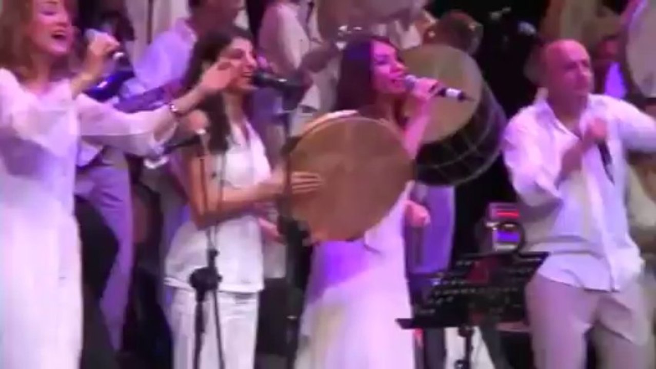 KARDEŞ TÜRKÜLER  - Karanfil Deste Gider