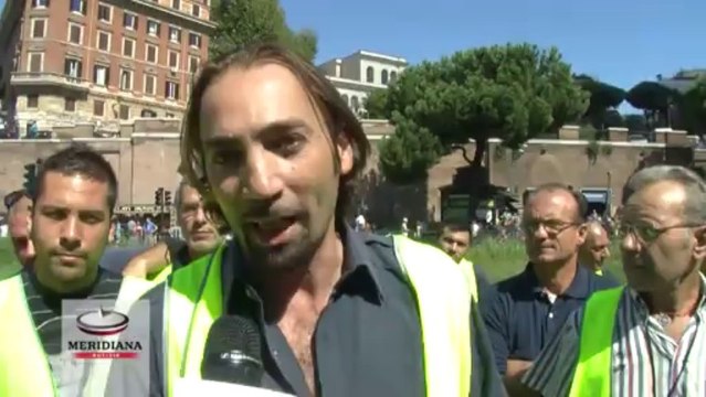 Crisi Atac, operai della Ciclat in corteo verso il Colosseo: da mesi non ricevono stipendi