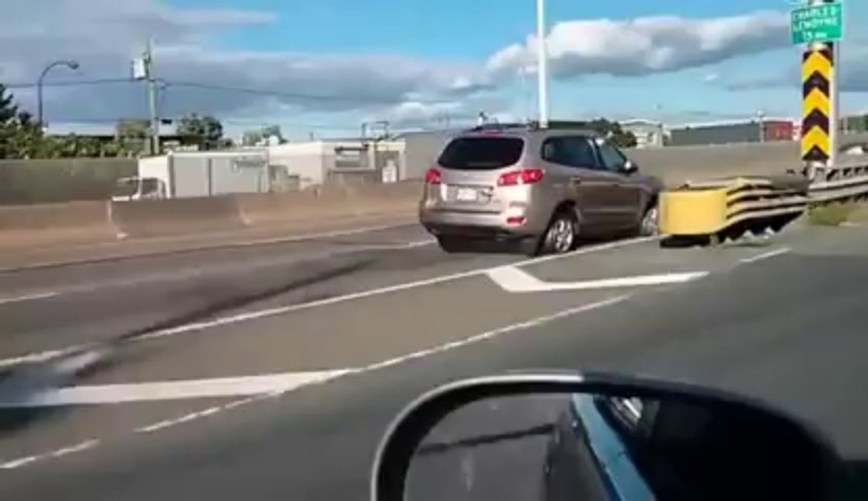 A car driving on the highway without tire... Insane driver!