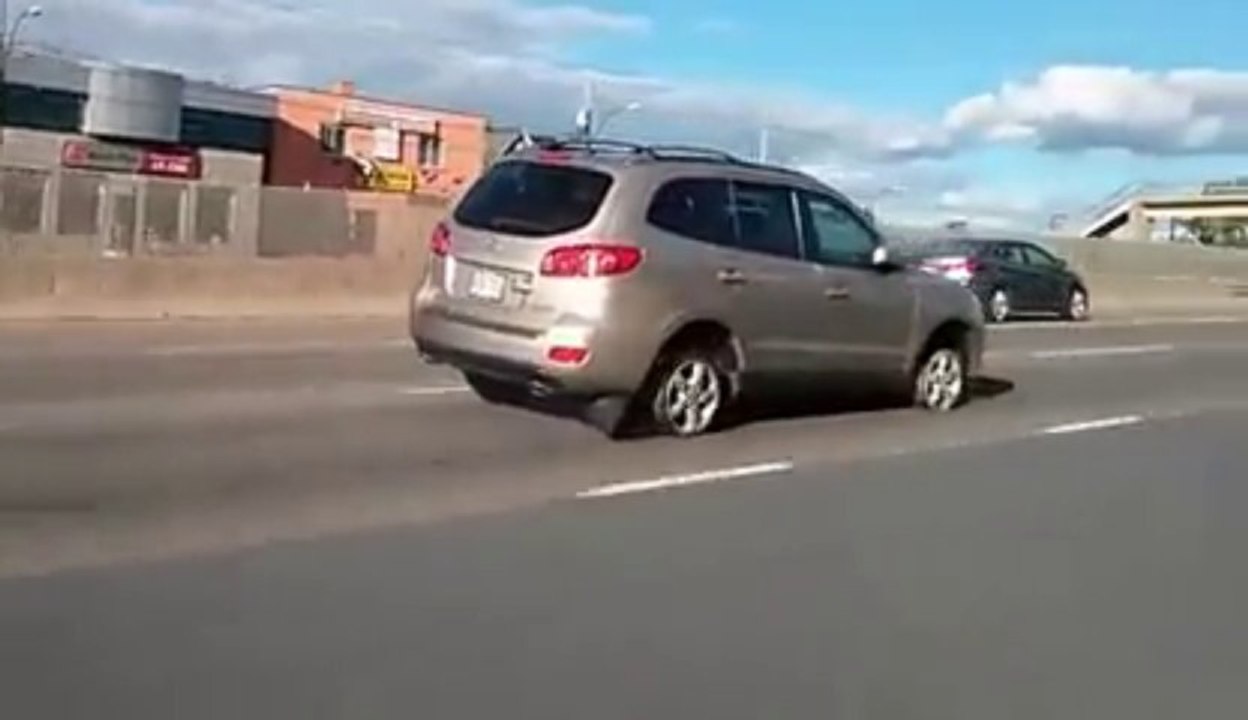 Il roule sans pneu sur l'autoroute... mais c'est pas grave!!!