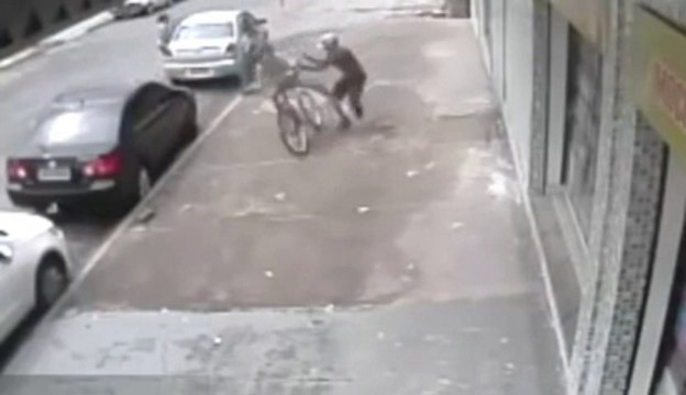 Bike theft gone wrong.... for the thief. AHAHA