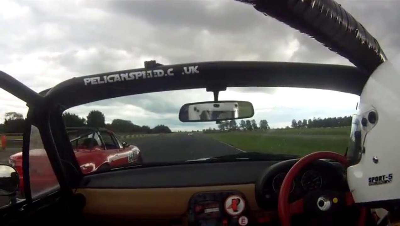 Gros accident de voiture : mx5 Enduro. Le pilote se prend un mur!