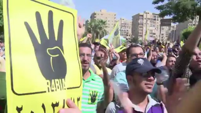 Muçulmanos protestam no Egito