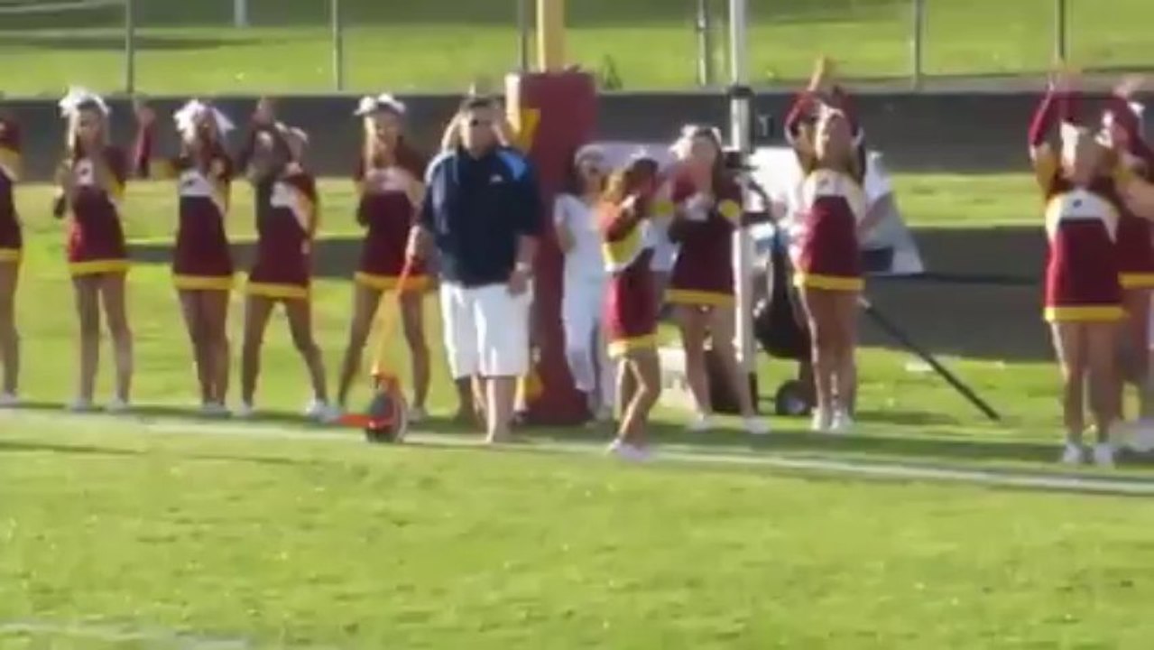 Record du monde  la cheerleader Marie Klein enchaîne 42 backflips sur presque 69 m