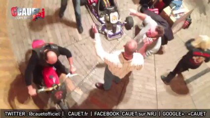 Pierre le stagiaire fait le mur de la mort et gerbe ! - C'Cauet sur NRJ