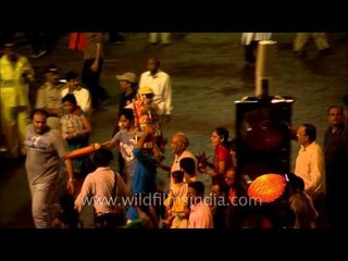 Small idols in hands, bigger in vehicles: Ganpati in Mumbai