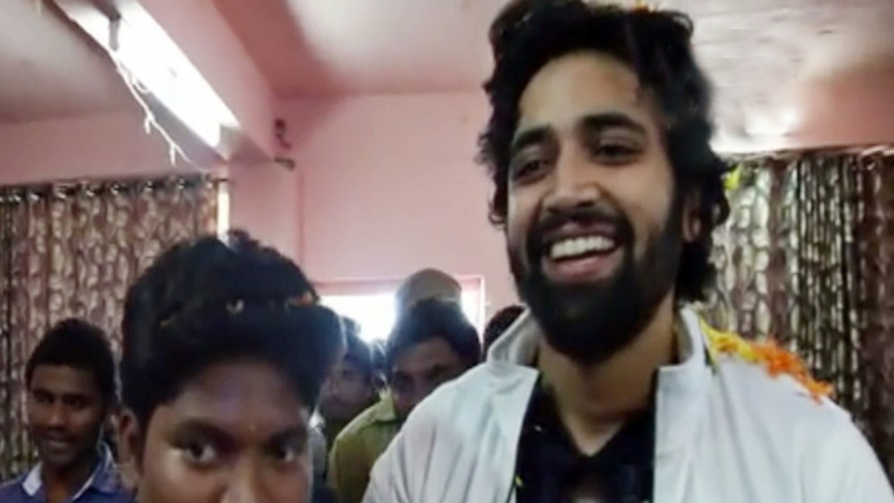 Adivi Sesh Kiss Movie  Team  On College Tour | Adivi Sesh, Priya Banerjee, Sricharan  | 2013 | HD