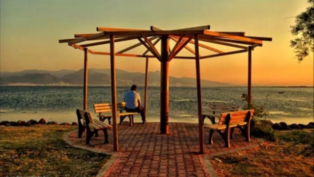 beklerim hergün bu sahillerde....................1