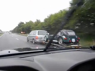 Pierrick DEPARDIEU tracte Seven Replica Caterham sur une charrette