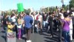Via Vasca Navale, oltre 200 rom bloccano Viale Marconi al grido: mercato, mercato, mercato!!