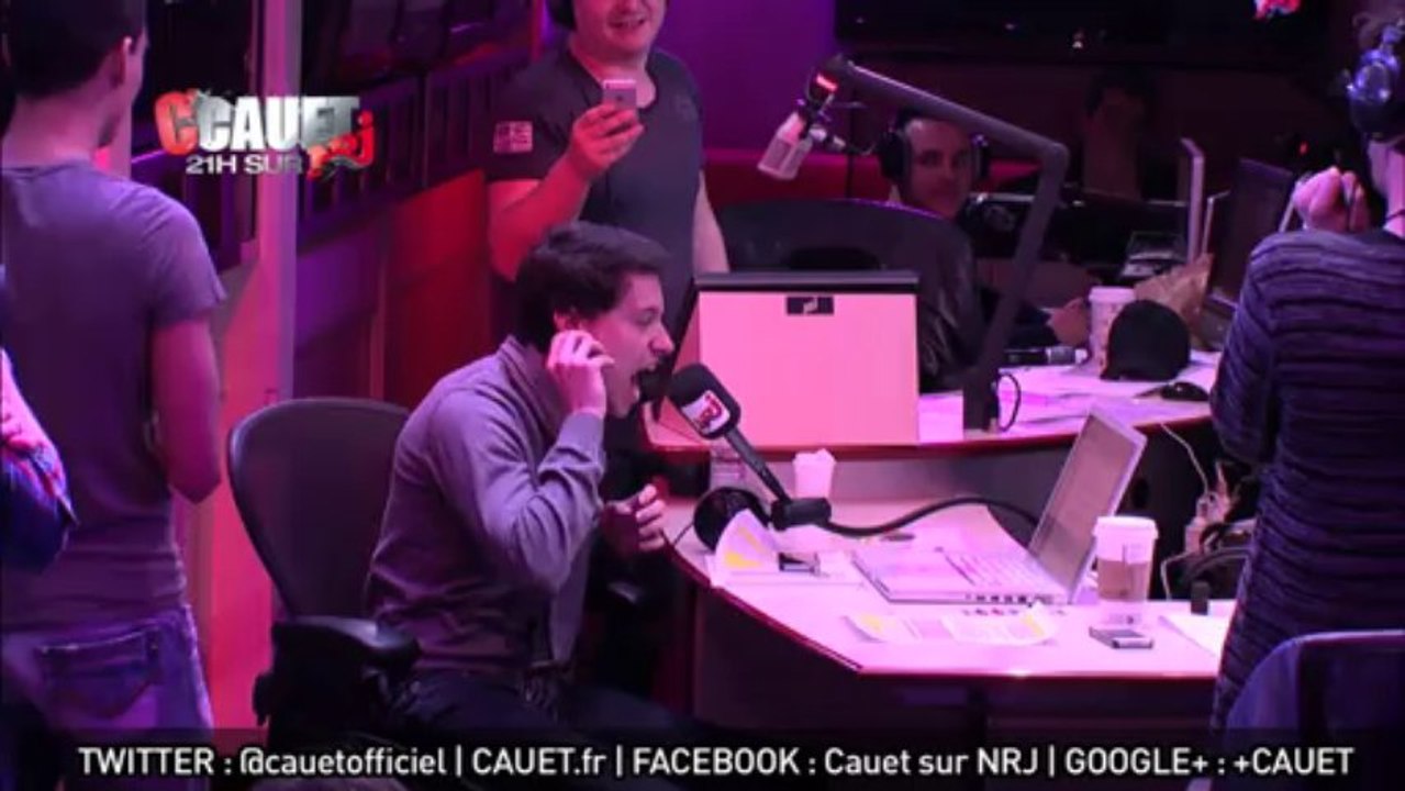 Justin frappe violemment Cauet en direct sur NRJ - C'Cauet sur NRJ