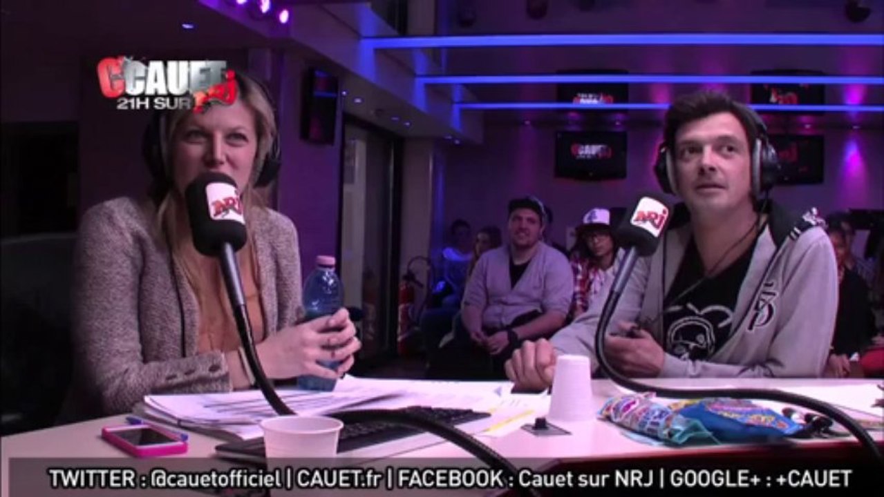 Kev Adams se fait frapper par Julie en direct sur NRJ - C'Cauet sur NRJ