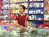 Tv9 Gujarat - Surat : Worker stealing money from shop ,captured in CCTV