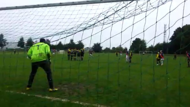 Elies combinaison sur coup-franc