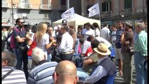 Napoli - Inceneritore e Boldrini, parlamentari M5S in piazza Dante -1- (14.09.13)